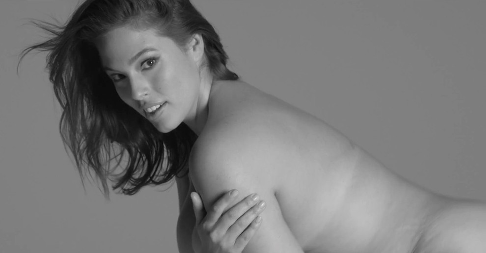 FOTO: Močnejša manekenka Ashley Graham navdušuje v novi kampanji za 'plus-size' oblačila