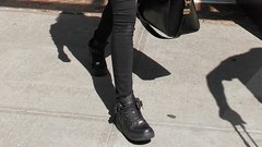 Lily Aldridge v črnih Nike Air Force One