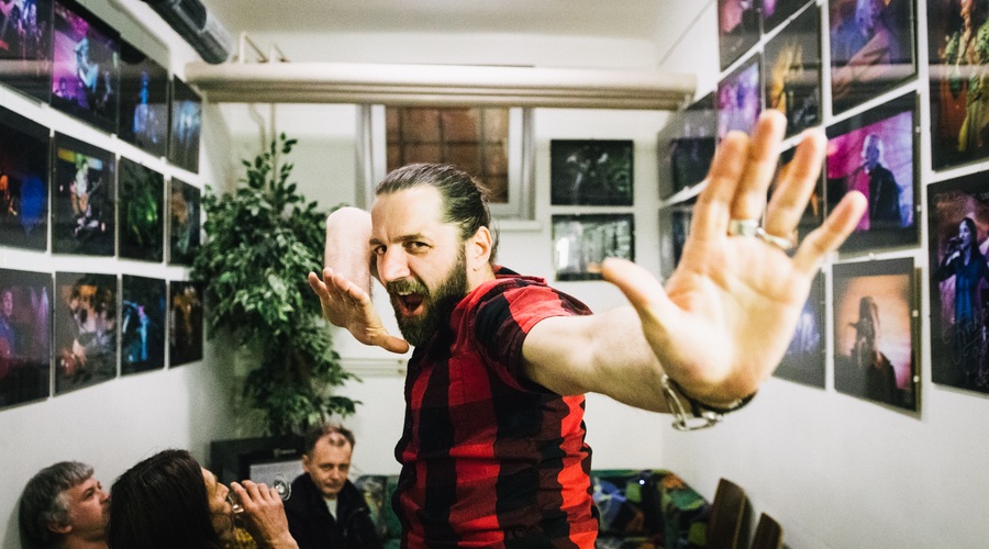 Matevž Šalehar – Hamo: “Otroka že imam, drevo sem že posadil, samo še knjigo rabim” (foto: Marko Alpner)