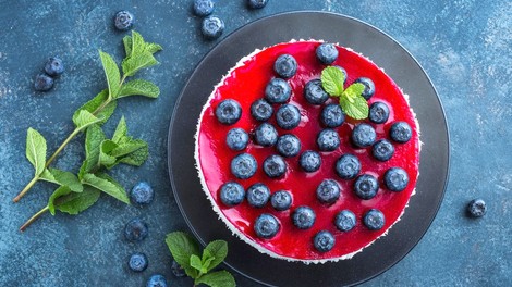 Sladkanje brez slabe vesti: zdrava osvežilna poletna tortica