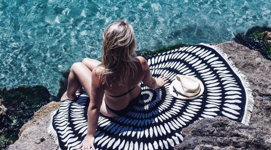 Ta plažni hit leta 2017 preprosto moraš imeti! (+ poglej, kje in za koliko lahko kupiš ta čudovit dodatek) (foto: https://www.instagram.com/thebeachpeople/)