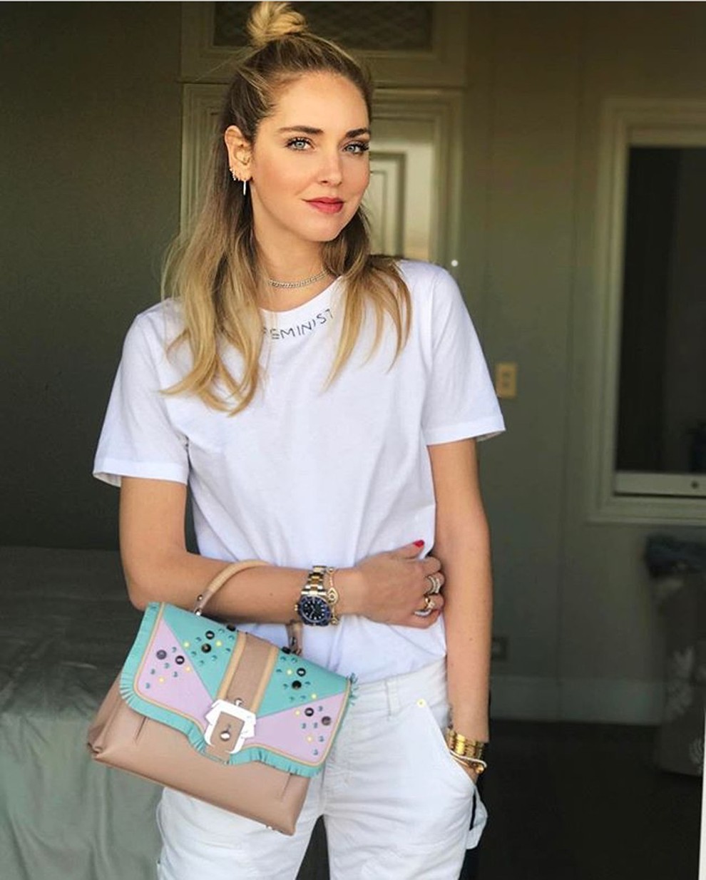 CHIARA FERRAGNI - Pol-figa Figa na vrhu lasišča, v katero je zajeta le polovica las, je letos veliki trend med …