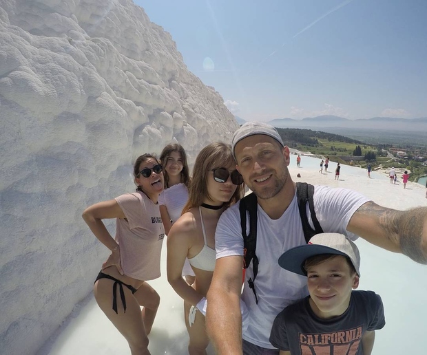Jure Košir Ker Juretu sledimo Instagramu, smo odkrili čudovite družinske fotografije, kot je na primer tale z dopusta v Turčiji. …