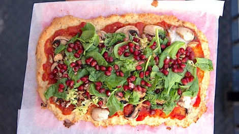 Cvetačna pica: ko obožuješ pico, pa ti jo tvoja dieta prepoveduje (recept)