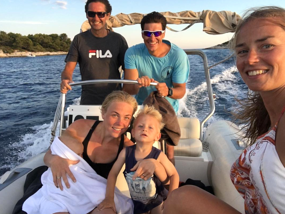 ... Andree Massija. Takole pa so jima na čolnu družbo delali Ivica Kostelić, njegova žena Elin ter njuna sinova Ivan …