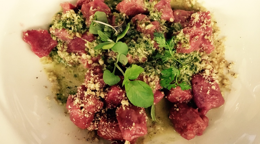 Recept: pesini njoki s pestom in vegi parmezanom (zdravo in okusno) (foto: Špela Sila)