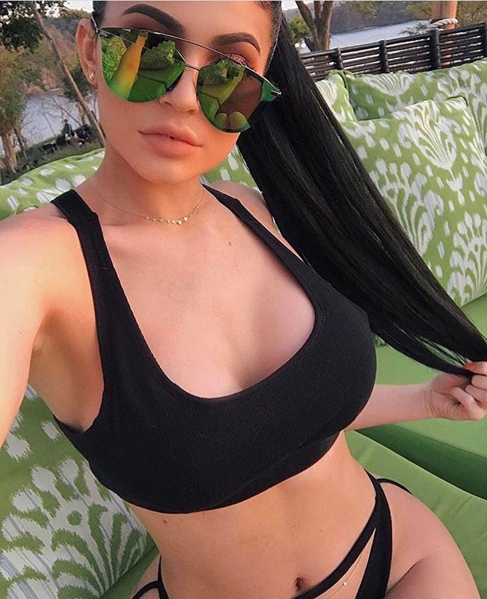 11| Kylie Jenner Poglej še sijajne prve fotke znanih Slovenk v kopalkah TUKAJ -> http://bit.ly/2uNh93A