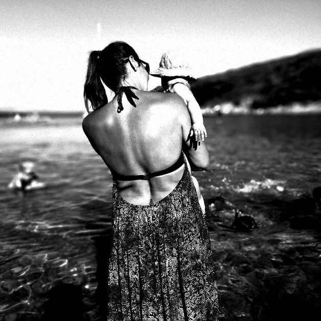 Tople poletne dni preživlja Rebeka večinoma ob vodi. Nedavno je objavila tole čudovito fotografijo z dopusta. Prelepa je, kajne?