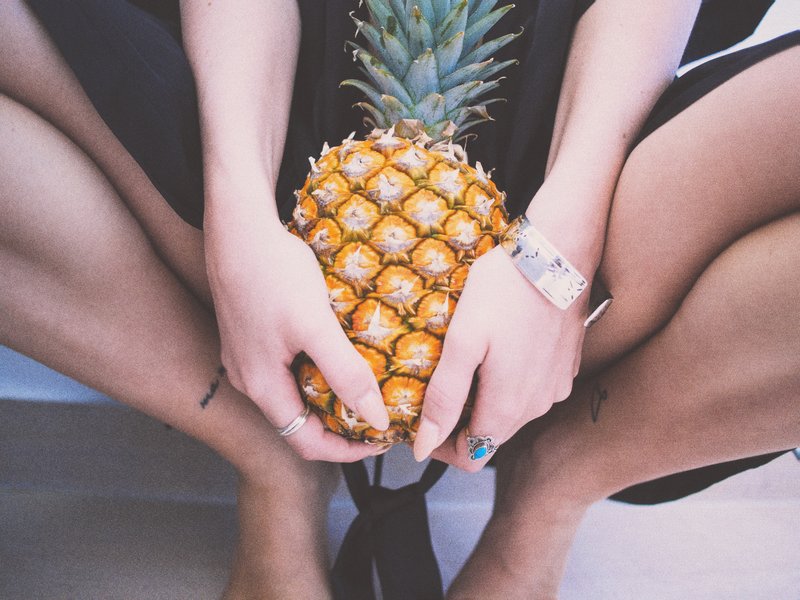 Ali uživanje ananasa res spremni vonj vagine? (foto: Unsplash/Marvin Meyer)
