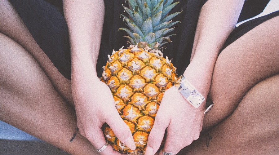 Ali uživanje ananasa res spremni vonj vagine? (foto: Unsplash/Marvin Meyer)