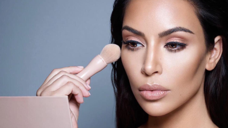 Svet čaka na 22. avgust, ko bo v prodaji nov lepotni izdelek Kim Kardashian! Gre za ...