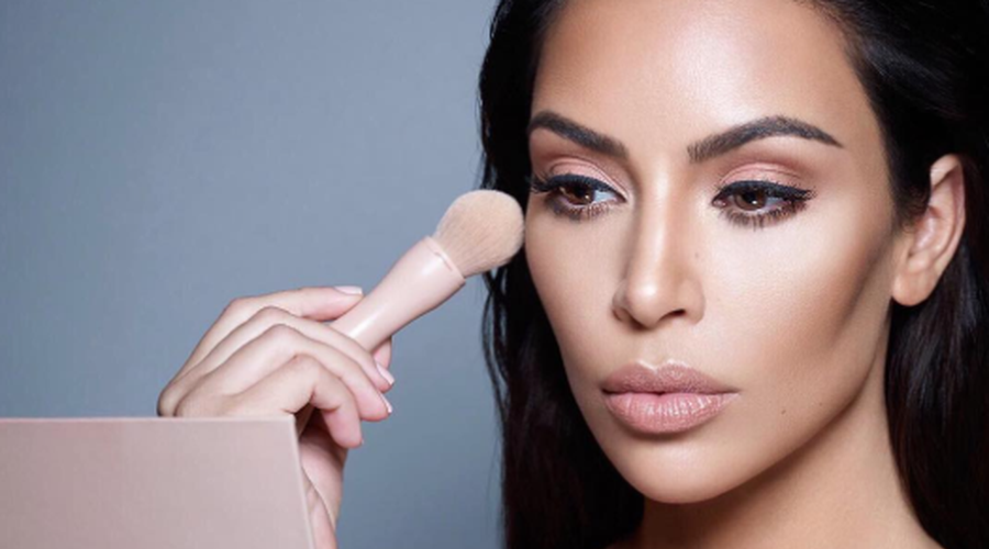 Svet čaka na 22. avgust, ko bo v prodaji nov lepotni izdelek Kim Kardashian! Gre za ... (foto: www.instagram.com/kimkardashian)