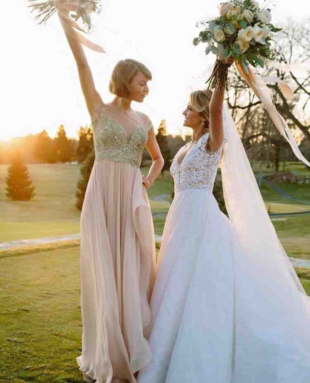 Taylor Swift Pevka se je lansko leto kot družica udeležila poroke svoje dobre prijateljice Britany Maack. Naravnost sijala je v …