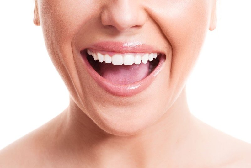 Za bolj bele zobe vsako jutro stori TO! (foto: Profimedia)