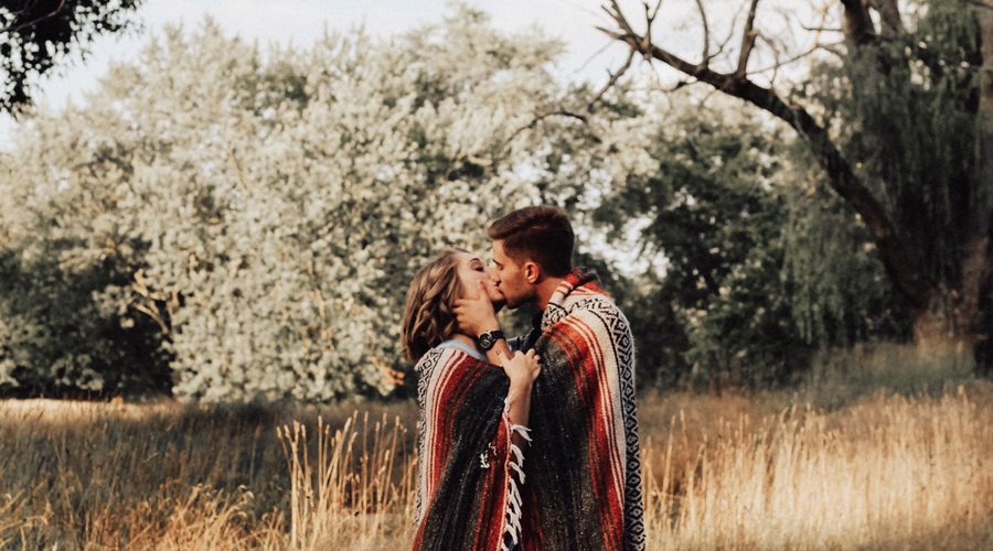 Ljubosumje: Kdaj je lahko normalno, primerno in celo potrebno? (foto: Unsplash.com/Joanna Nix)