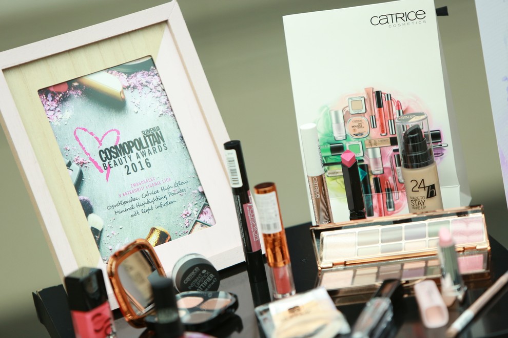Kotiček Catrice je krasila tudi nagrada Cosmopolitan Beauty Awards.