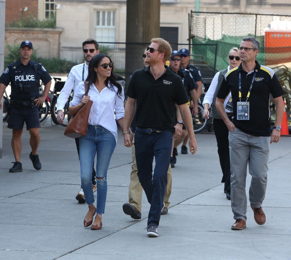 Princ Harry in Meghan Markle sta se udeležila teniškega turnirja v Torontu. Na prizorišče sta prišla nasmejana in ...