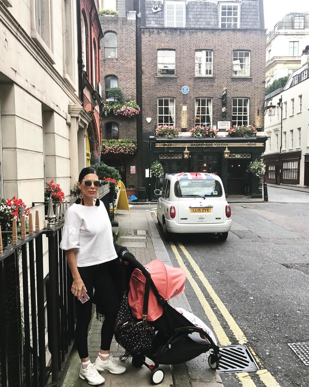 Skupaj sta obiskali London, kjer sta se sprehajali po ulicah in …