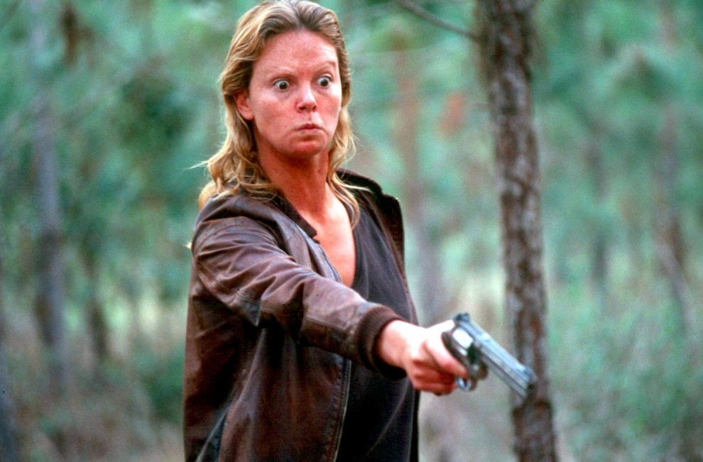 Charlize Theron se je za vlogo v filmu Pošast, kjer je igrala serijsko morilko, zredila za 13 kilogramov. Poleg tega …