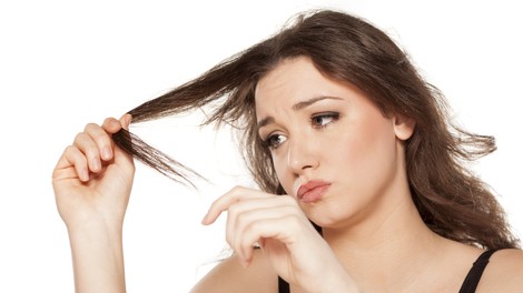 PODARJAMO: Se spopadaš s povečano izgubo las ter tanjšimi in manj odpornimi lasmi? Zate imamo REŠITEV!