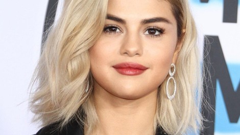 Selena Gomez presenetila z novo barvo las!