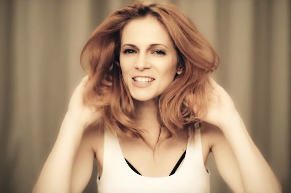 Nina Pušlar predstavlja novo pesem (in spot!) Lepa si – posveča jo vsem damam! (foto: YouTube)