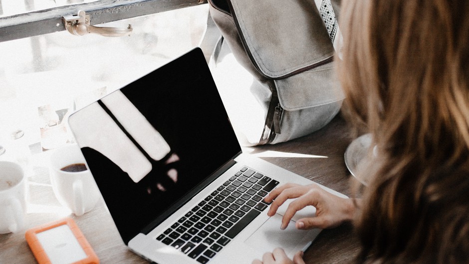 Kaj pa če bi si službo našla sama? (foto: Unsplash.com/Andrew Neel)