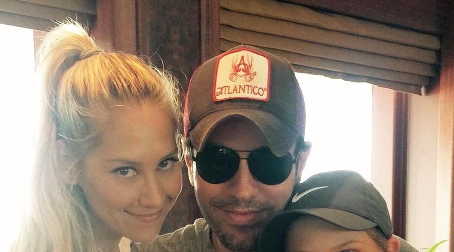 Enrique Iglesias in Anna Kurnikova sta KONČNO pokazala svoja dvojčka Lucy in Nicholasa (foto: Profimedia)