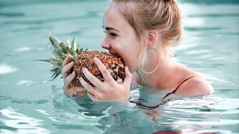 Zakaj nas po tem, ko jemo ananas, PEČE jezik? (in kako to preprečiti)