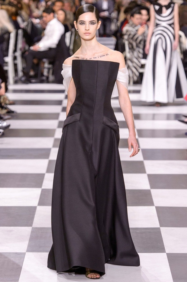 Nov tatu trend je Dior predstavil na modni reviji za prihajajočo pomlad in zimo ...