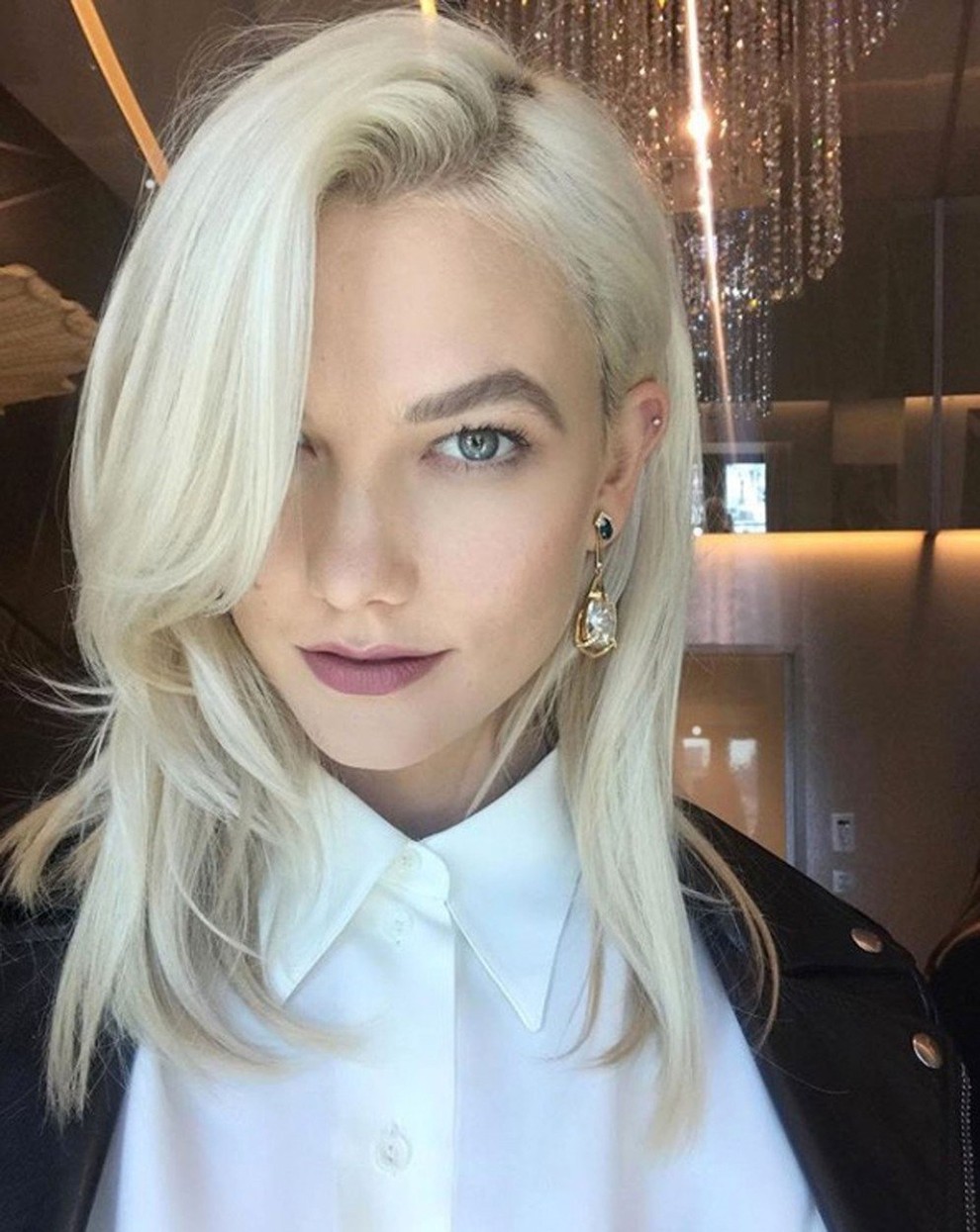 Od tujih zvezdnic pa so nam bile v platinasto blond najbolj všeč Karlie Kloss (kaj ni prav ljubka s to …