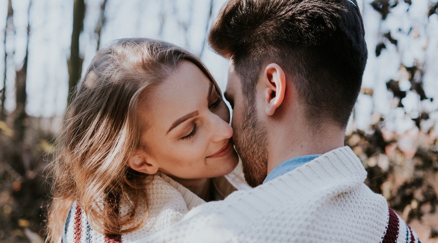 Fantastična ideja, kako lahko letos voščiš valentinovo! (foto: Unsplash.com/Sorin Sirbu)