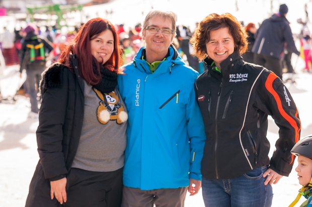Organizatorka Barbara Novak v družbi direktorja družbe Hit Alpinea Fedja Pobegajla in Klavdije Gomboc iz RTC Kranjska Gora.