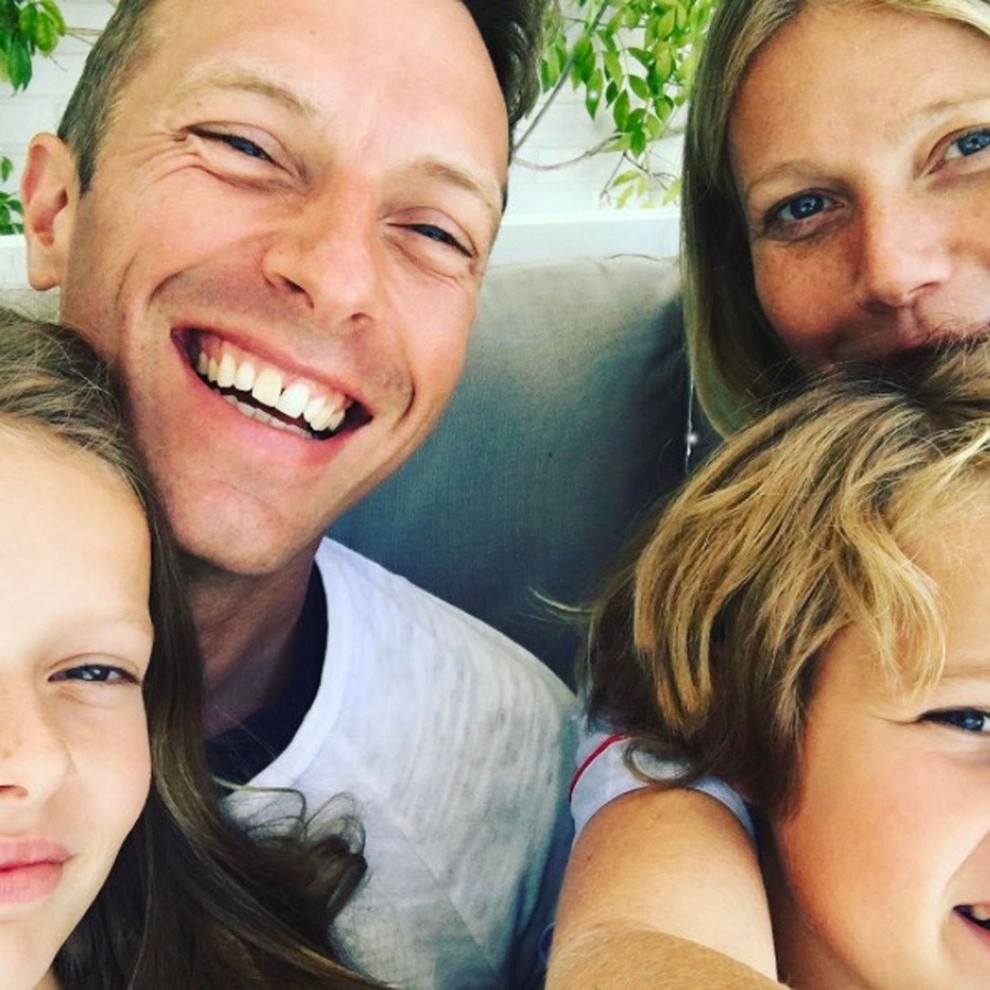 Gwyneth Paltrow, s katero ima tudi dva otroka. Njegovo naklonjenost Dakoti, ki jo mimogrede odobrava tudi njen oče, pa so …