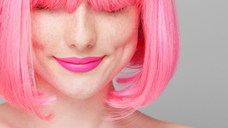 Rožnati lasje so preteklost! Si upaš preizkusiti novo barvo leta 2018?