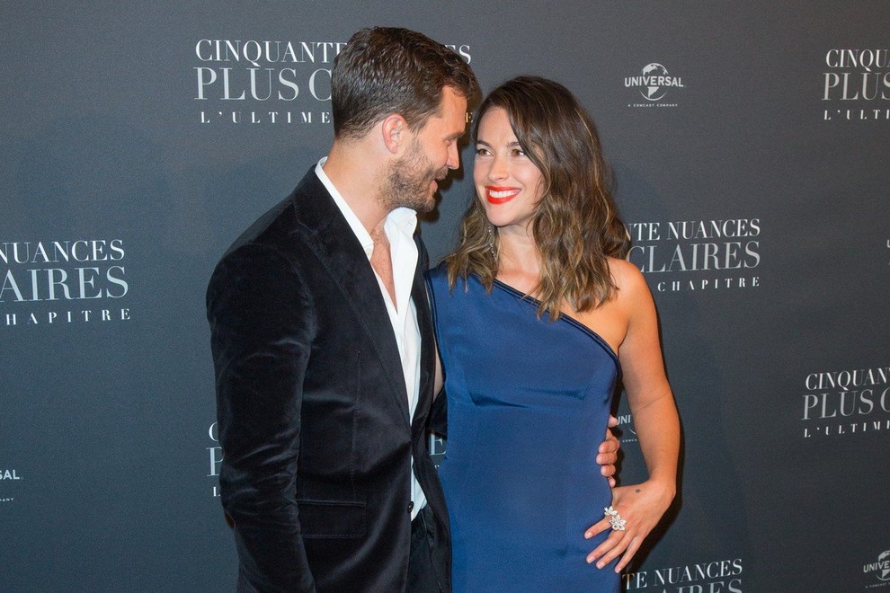 … Jamie Dornan, ki ga je na premieri spremljala žena Amelia Warner, sicer prav tako igralka. V nadaljevanju si oglej …