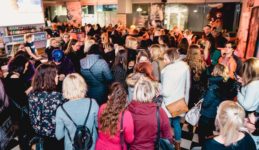 FOTO: Utrinki z razprodane trilogije 50 odtenkov (Kino Bežigrad)