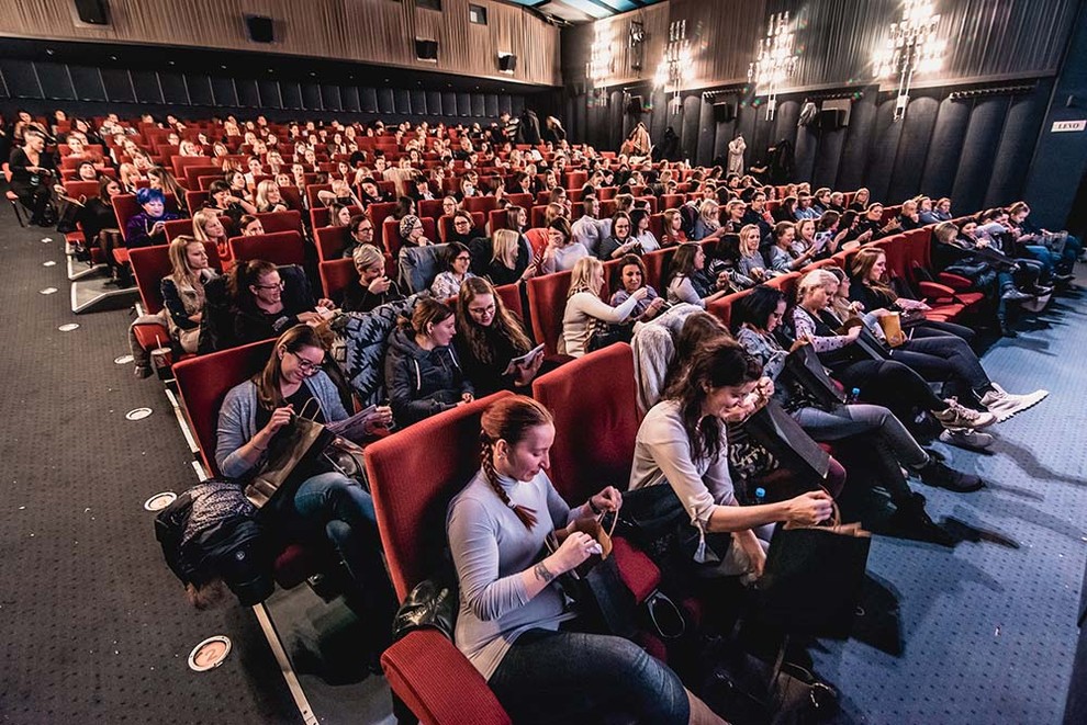 FOTO: Utrinki z razprodane trilogije 50 odtenkov (Kino Bežigrad)
