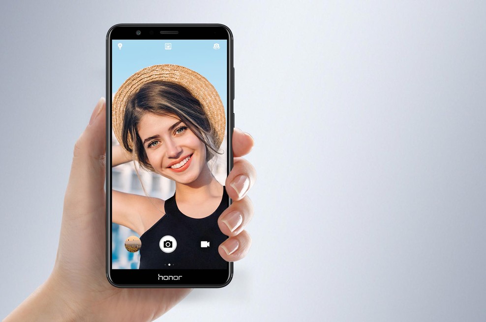 Honor 7x: Selfiji še nikoli niso bili tako zabavni! (foto: Promocijsko gradivo)