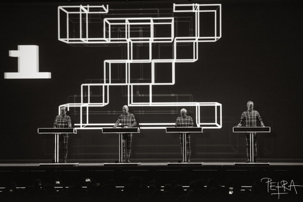 Kraftwerk: Osupljivo 3-D koncertno izkušnjo smo doživeli v živo (FOTO)