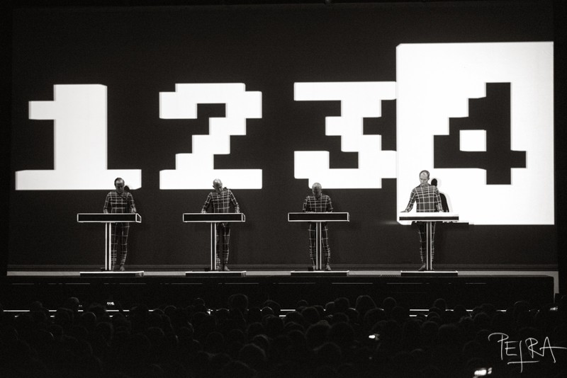 Kraftwerk: Osupljivo 3-D koncertno izkušnjo smo doživeli v živo (FOTO)