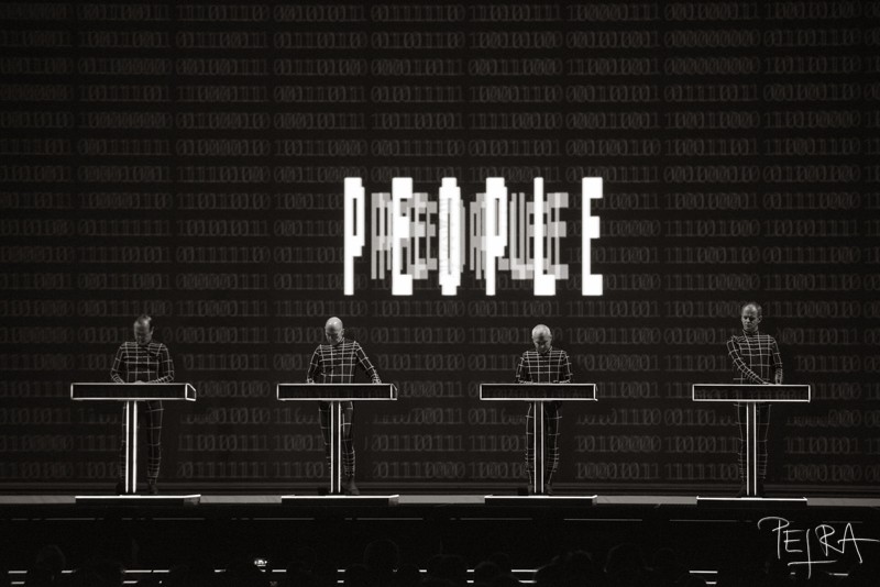 Kraftwerk: Osupljivo 3-D koncertno izkušnjo smo doživeli v živo (FOTO)