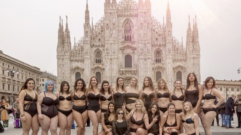 VIDEO: Laura Brioschi za 'Body positive' flashmob v središču Milana izbrala perilo Lisca
