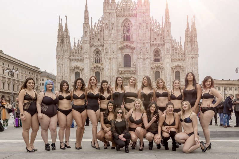 VIDEO: Laura Brioschi za 'Body positive' flashmob v središču Milana izbrala perilo Lisca (foto: Mattia Abbiati)