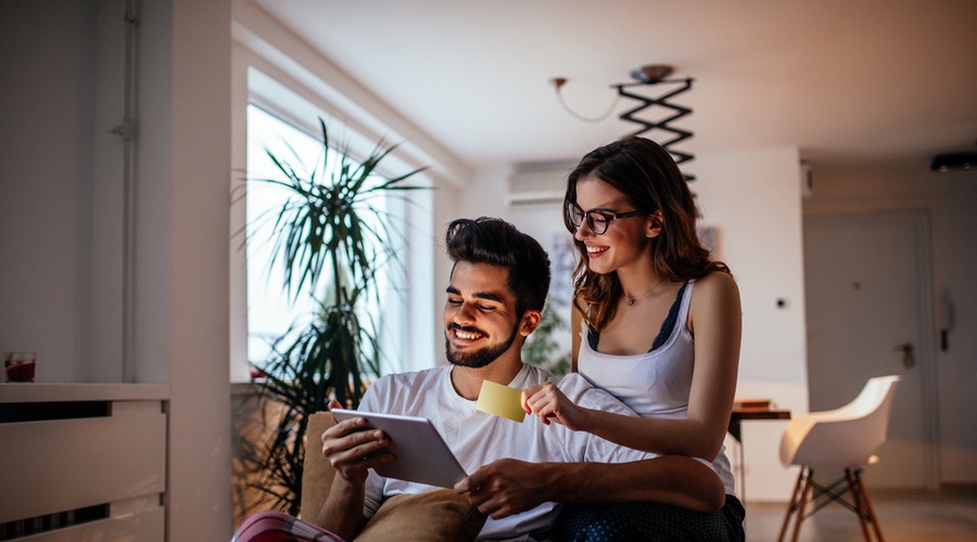 Kako do odličnega zmenka pred televizorjem (foto: Shutterstock)
