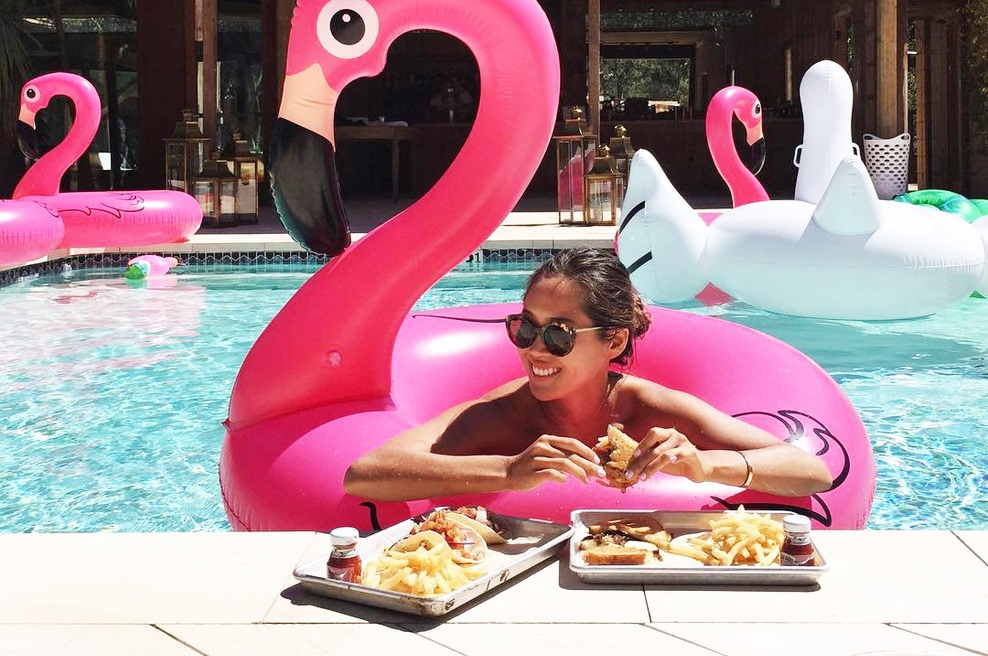 Pozabi navadne napihljive flamingo blazine, zdaj je tu nov PLAŽNI HIT leta 2018! (foto: Profimedia)