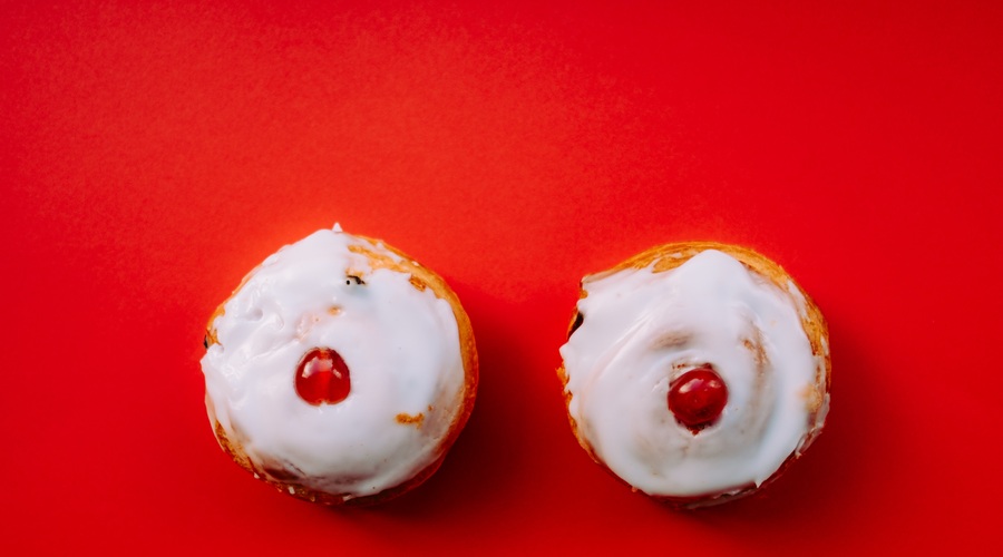 TO je razlog, zakaj te srbijo prsi in bradavice! (foto: Unsplash.com / Annie Spratt)
