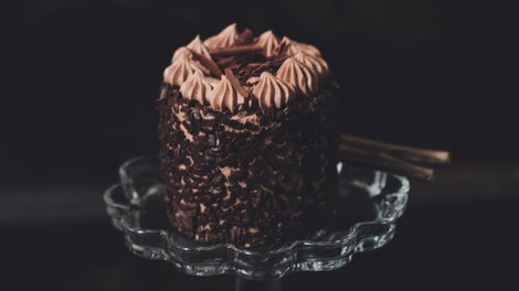 Recept za pripravo slastne temne čokoladne torte (Mnom, mnom ...)