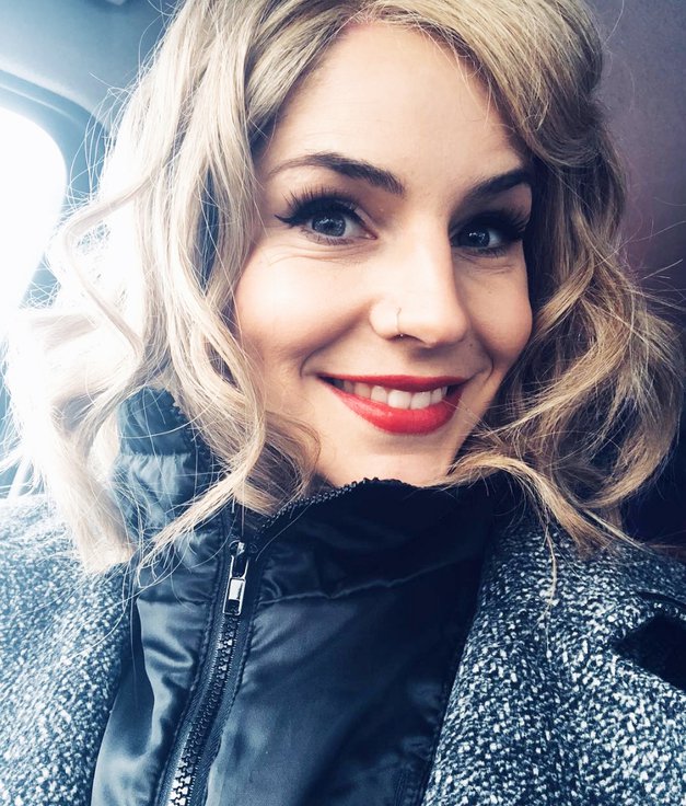 Eurovizija 2018: Zakaj bo Lea Sirk pela v Slovenščini in ne v Angleščini? (foto: Instagram.com / @Leasirk)