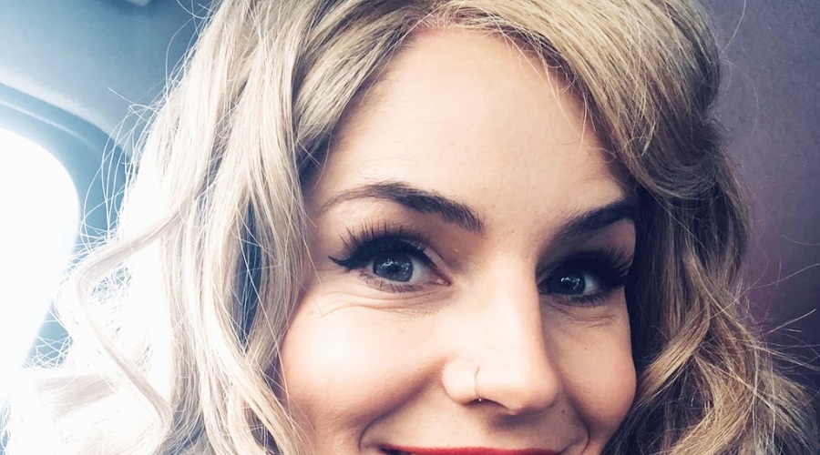 Eurovizija 2018: Zakaj bo Lea Sirk pela v Slovenščini in ne v Angleščini? (foto: Instagram.com / @Leasirk)